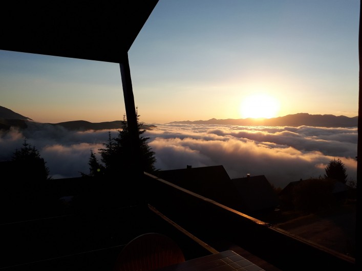 Location de vacances - Chalet à Saint-Lary-Soulan - Lever de soleil vu  du chalet