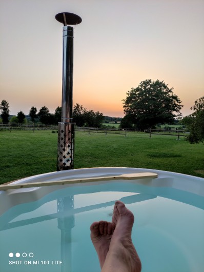 Location de vacances - Gîte à Anor - Accès libre au bain nordique