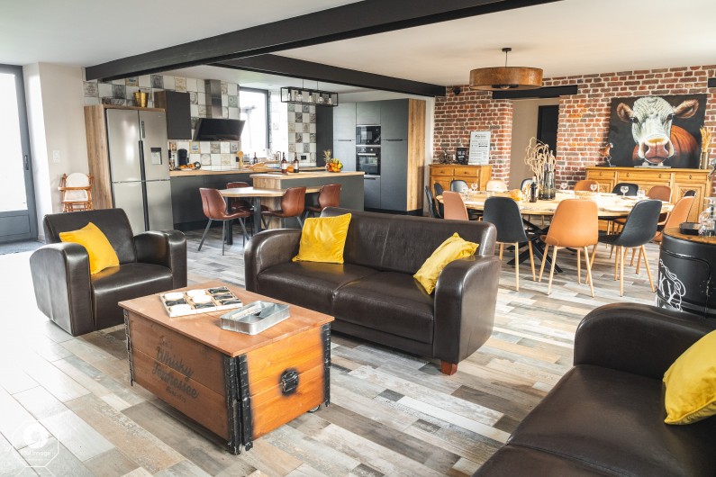 Location de vacances - Gîte à Anor - 1er salon avec écran plat , cheminée aux feu de bois...