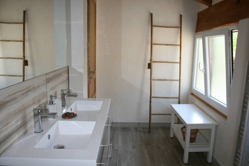 Location de vacances - Mas à Lagorce - sdb étage