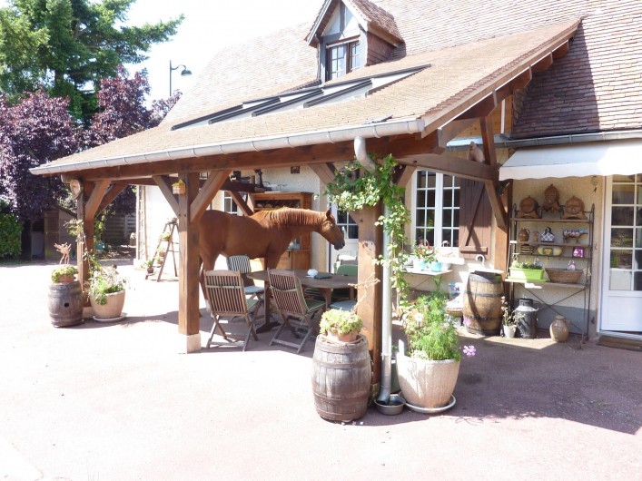 Location de vacances - Chambre d'hôtes à Le Plessis-Grohan - CHARETTERIE Salle à manger d'été 