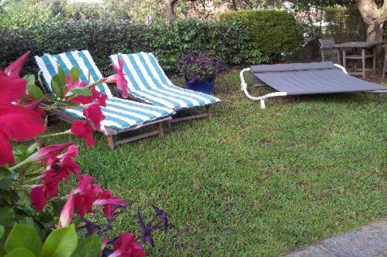 Location de vacances - Appartement à Saint-Aygulf - Coin pelouse