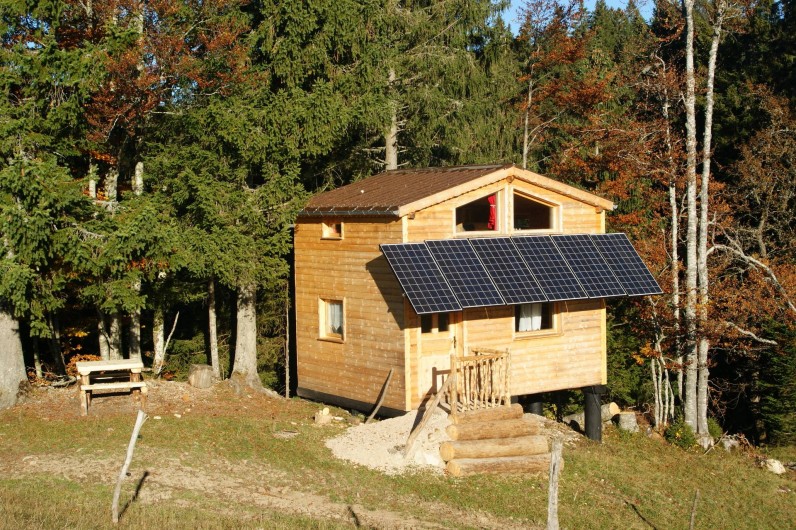 Location de vacances - Cabane dans les arbres à Bellecombe - En lisière de bois, cabane de 20 m2, pour 4 pers. maximum
