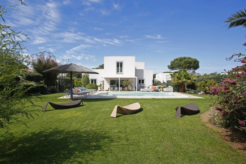 Location de vacances - Villa à Calvi - Villa individuelle avec piscine privée et grand jardin méditerranéen