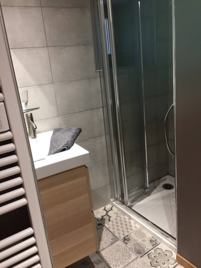 Location de vacances - Appartement à Sainte-Foy-Tarentaise - Salle de bain chambre N°2