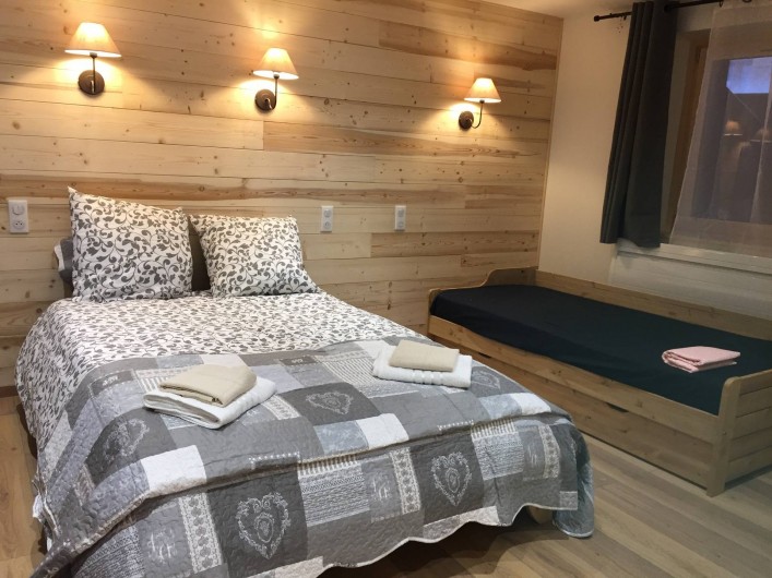 Location de vacances - Appartement à Sainte-Foy-Tarentaise - Chambre N°4 (1 lit double +1lit simple pour enfant)