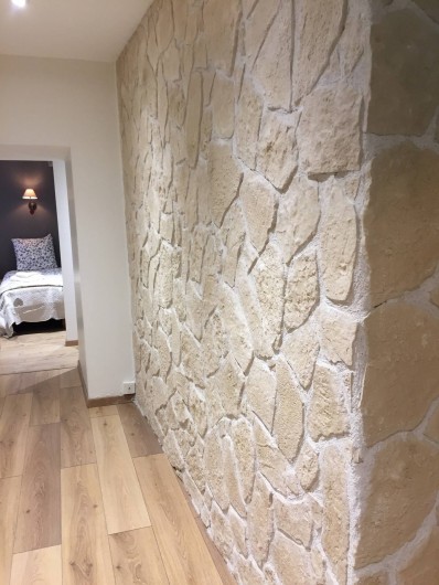 Location de vacances - Appartement à Sainte-Foy-Tarentaise - Couloir d'accès aux chambres