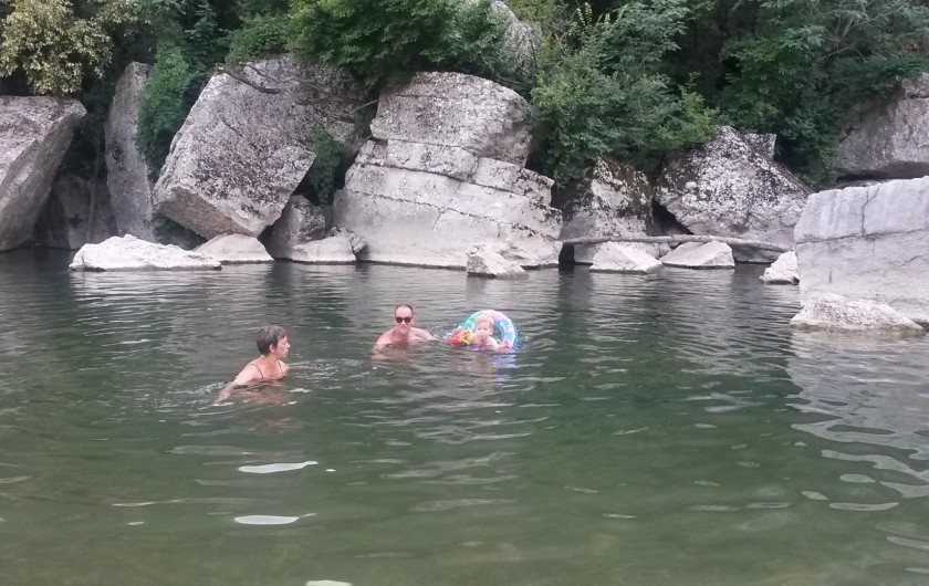 Location de vacances - Villa à Joyeuse - La rivière du Chassezac à quelques minutes