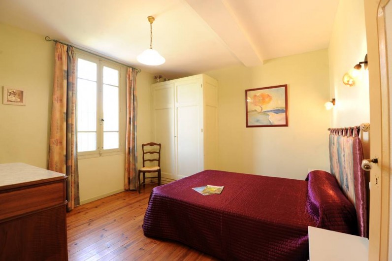 Location de vacances - Gîte à Rigarda - la chambre au 1er étage vu montagne