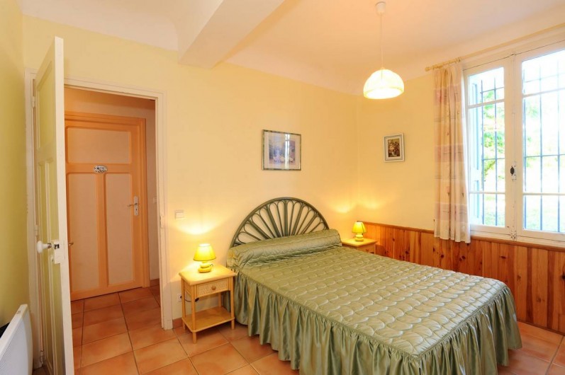 Location de vacances - Gîte à Rigarda - la chambre au rez de chaussée