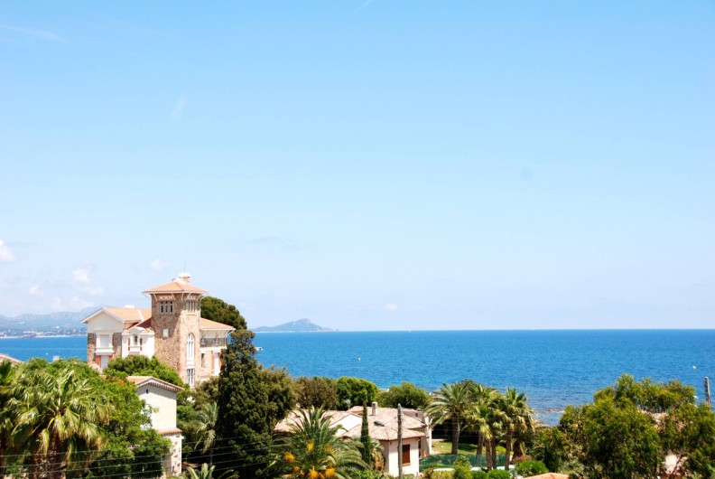 Location de vacances - Appartement à Saint-Aygulf - L’on jouit d’une vue imprenable