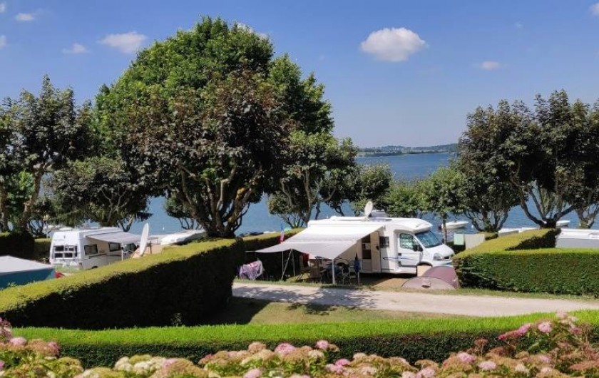 Location de vacances - Camping à Salles-Curan - camping beau-rivage lac de pareloup Aveyron " les pieds dans l'eau"