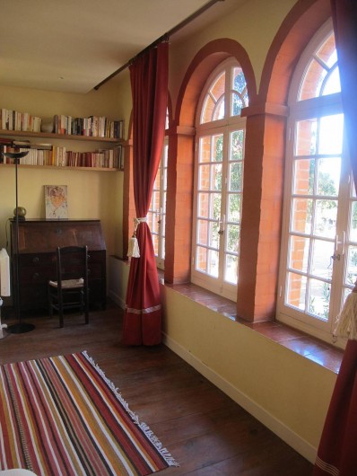 Location de vacances - Villa à Hyères - CHAMBRE 3 AVEC VUE SUR LA PLACE