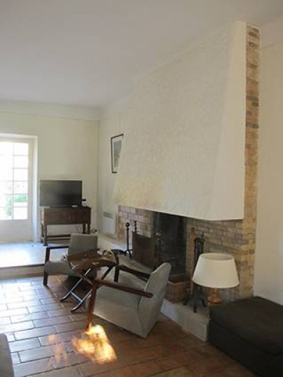 Location de vacances - Villa à Hyères - CÔTÉ SALON /CHEMINÉE