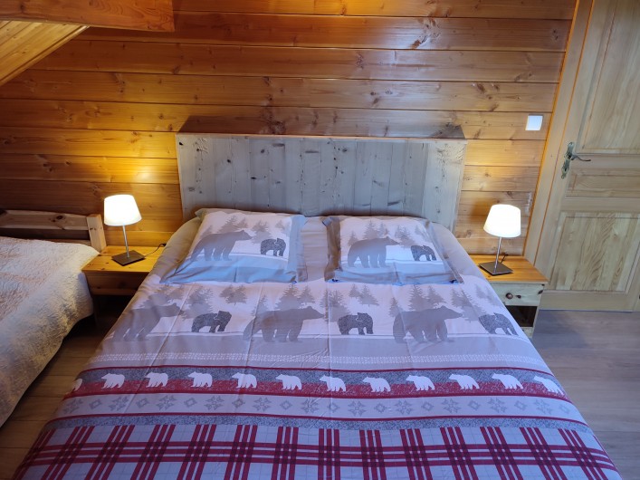 Location de vacances - Chalet à Anould - chambre étage lit grand confort