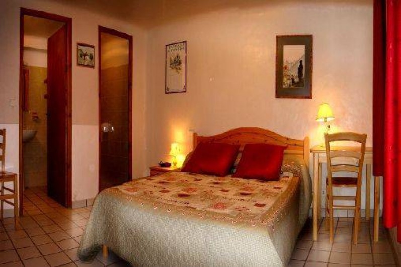 Location de vacances - Chalet à Champagny-en-Vanoise - Chambre rez de jardin  indépendante avec sa salle de douche et son WC