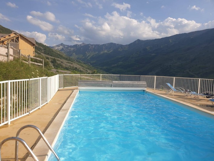 Location de vacances - Appartement à Valmeinier 1800 - Piscine résidence en été