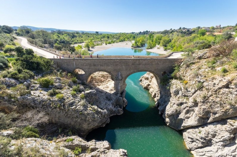 Location de vacances - Chambre d'hôtes à Saint-Jean-de-Fos - Pont du diable sur le fleuve Hérault