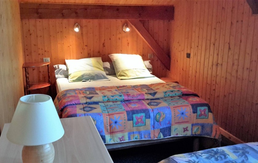 Location de vacances - Chalet à Taninges - MONT-CALY N°2 Chambre - couchage double + 1 lit simple