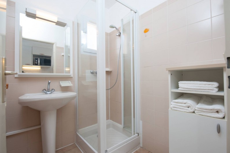 Location de vacances - Appartement à Lumio - Salle de douche