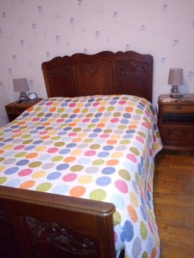 Location de vacances - Appartement à Liourdres - chambre avec lit de 140 cm