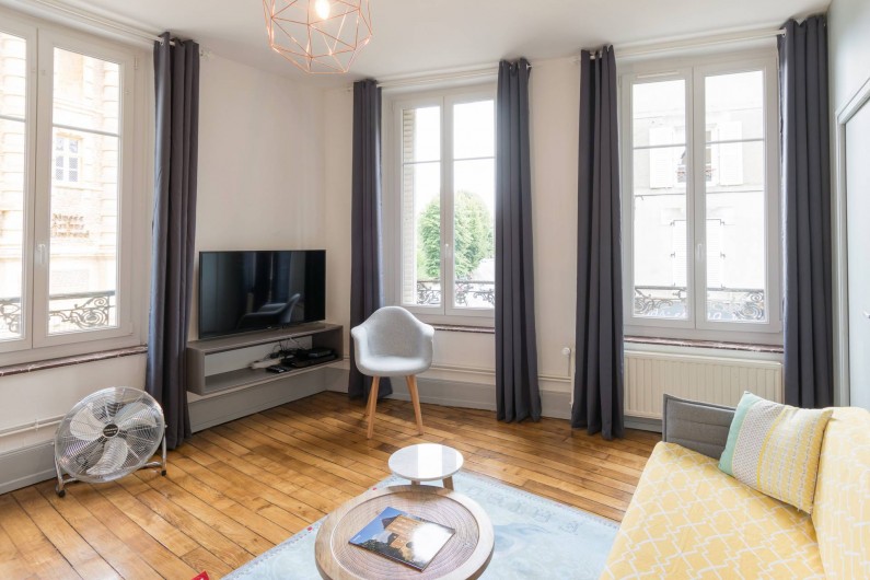 Location de vacances - Appartement à Charleville-Mézières - Equipement TV écran plat, wifi, fibre optique,  ventilateur