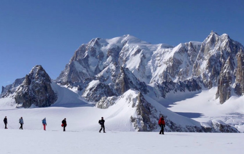 Traversée, encordé, au coeur du massif du Mt Blanc.
