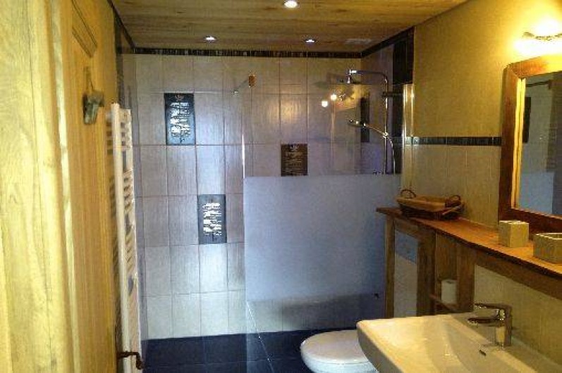 Location de vacances - Chalet à Servoz - La salle de bain