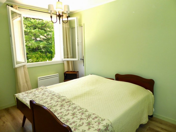 Location de vacances - Villa à Le Beausset - Chambre avec 2 lits simples