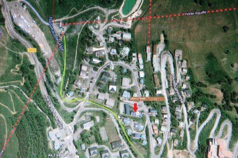 Location de vacances - Studio à Les Deux Alpes - accès direct à la piste verte du parking de la résidence.