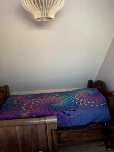 Location de vacances - Gîte à Omiécourt - Lit 1 personne dans la petite chambre du haut