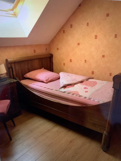 Location de vacances - Gîte à Omiécourt - Lit 1 personne dans la petite chambre du haut