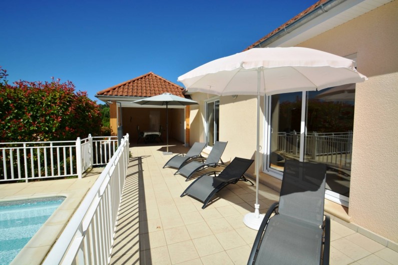 Location de vacances - Gîte à Cublac - Terrasse ensoleillée
