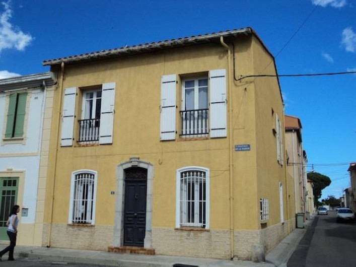 Location de vacances - Maison - Villa à Saint-Laurent-de-la-Salanque - Vue extérieure de la maison: le stationnement est libre et gratuit.