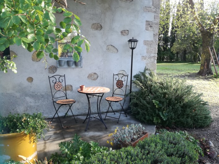 Location de vacances - Mas à Loupia - Sous le porche