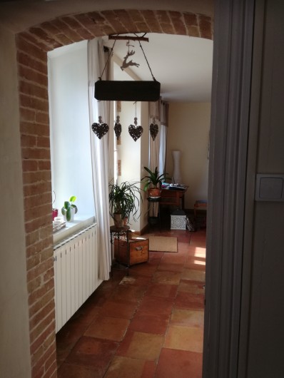 Location de vacances - Mas à Loupia - Passage bureau / salon