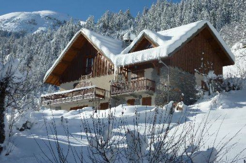 Location de vacances - Chalet à Saint-Jean-d'Arves - chalet sous la neige