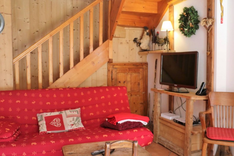 Location de vacances - Chalet à Saint-Jean-d'Arves - Rdc canapé coin TV