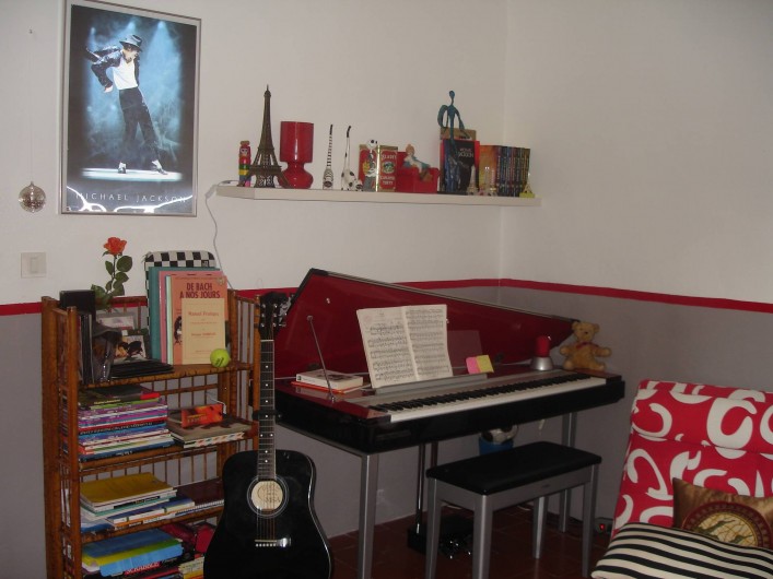 Location de vacances - Appartement à L'Île-Rousse - CHAMBRE LIT SIMPLE + LIT BÉBÉ