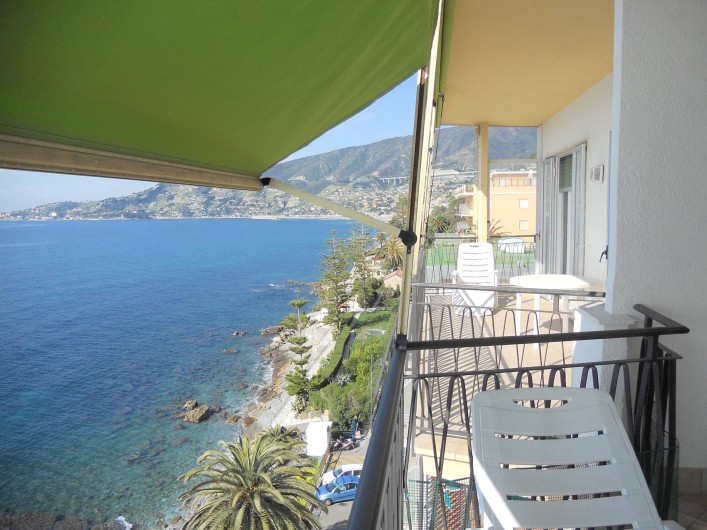 Location de vacances - Appartement à Ospedaletti - BALCON ET VUE