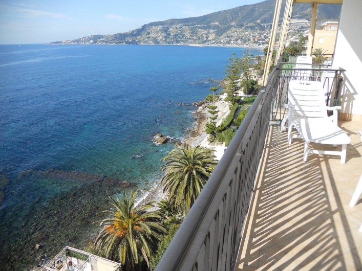 Location de vacances - Appartement à Ospedaletti - BALCON ET VUE