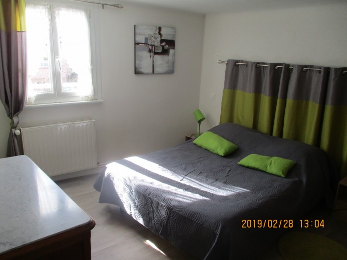 Location de vacances - Chambre d'hôtes à Eguisheim - chambre 2 personnes ,  elle  peut-être communicante  avec la  3ème  chambre,