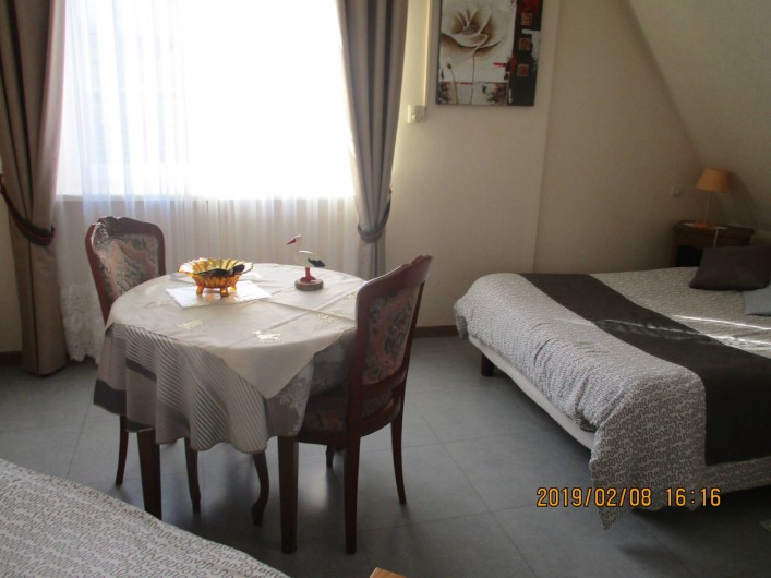 Location de vacances - Chambre d'hôtes à Eguisheim - Chambre  BRUNE pour   3 personnes