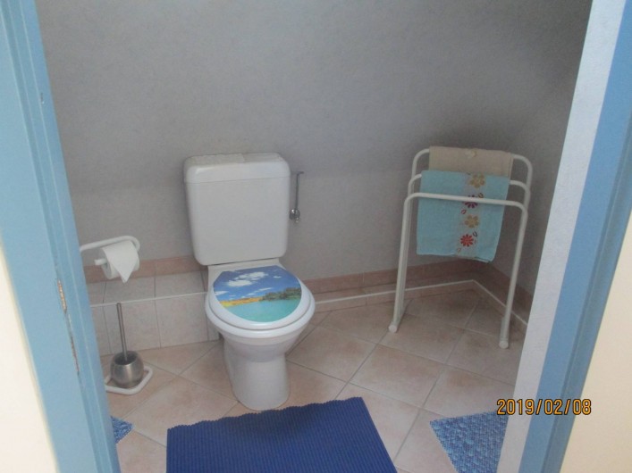 Location de vacances - Chambre d'hôtes à Eguisheim - Sa salle  de  bain  avec  douche lavabo