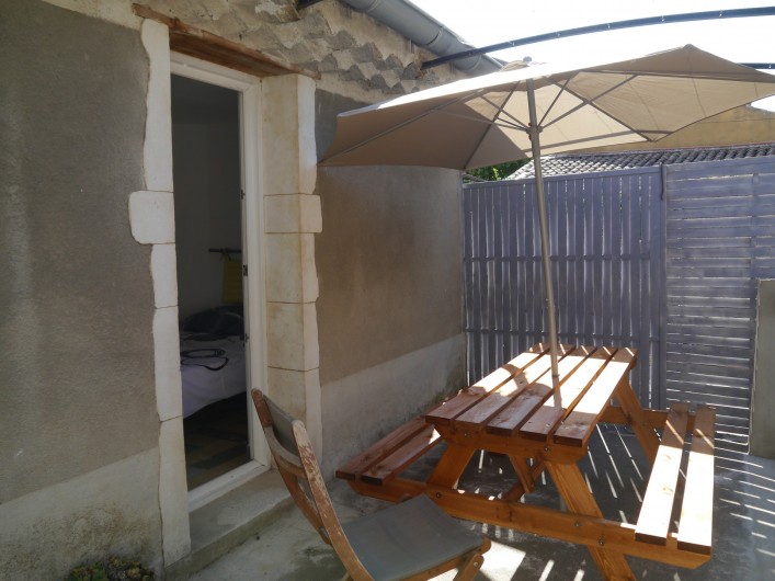 Location de vacances - Appartement à Saint-Paulet-de-Caisson - terrasse ombragée