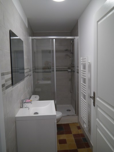 Location de vacances - Appartement à Saint-Paulet-de-Caisson - salle de bain