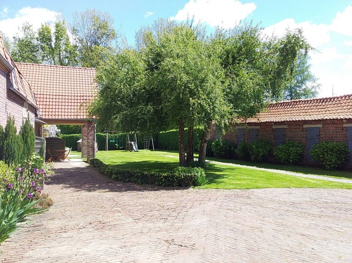 Location de vacances - Gîte à Helfaut - cour fermée, parking clos, terrain commun avec jeux enfants