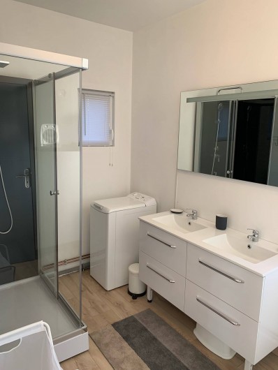 Location de vacances - Gîte à Helfaut - salle de douche " le grand bois", double vasque