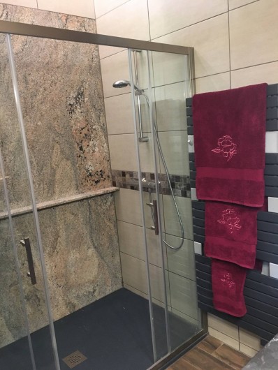 Location de vacances - Chalet à Bolquère - La grande salle d'eau