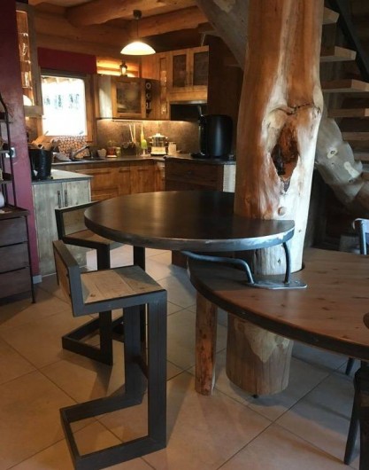 Location de vacances - Chalet à Bolquère - Le mange debout pour un petit-déjeuner en tête à tête